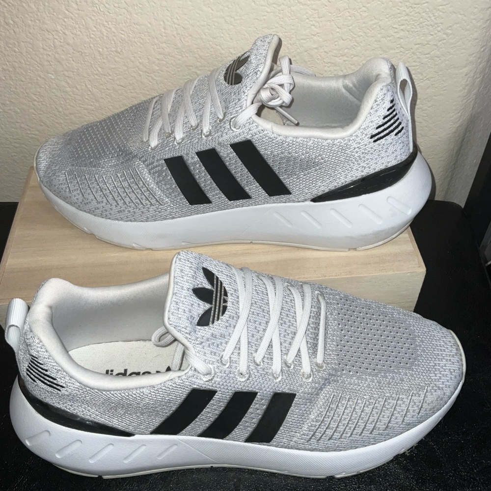 Adidas Originals Swift Run 22 Women’s Size 10 – White/Black Knit Running Shoes - Picture 5 of 9